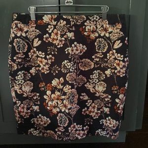 Ann Taylor navy and cream floral pencil skirt size 12 -new never worn